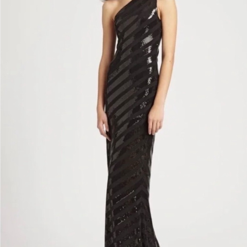 Black Sequin One-Shoulder Gown
David Meister size 6
Worn once, like new